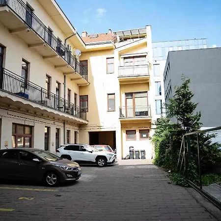 Cozy Modern In The Old Town - Hlavna Street Apartment Kosice
