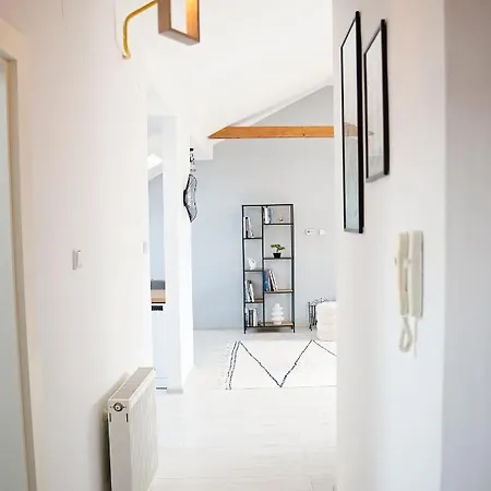 Cozy Modern In The Old Town - Hlavna Street Apartment *