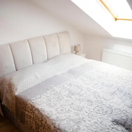 Apartment Cozy Modern In The Old Town - Hlavna Street *