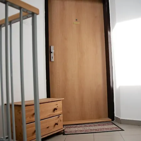 Cozy Modern In The Old Town - Hlavna Street Daire