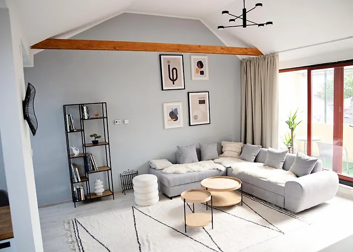 Cozy Modern In The Old Town - Hlavna Street Lägenhet *