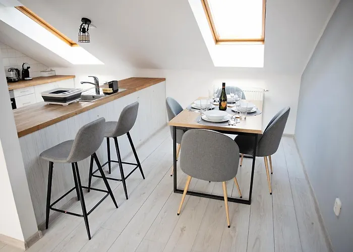 Cozy Modern In The Old Town - Hlavna Street Lägenhet