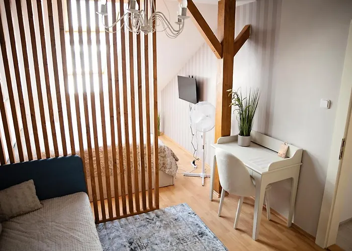 Cozy Modern In The Old Town - Hlavna Street